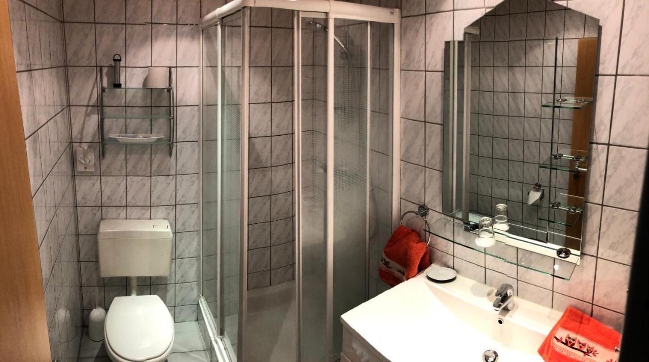 Single Room Nr 1,1002870360:JPEG