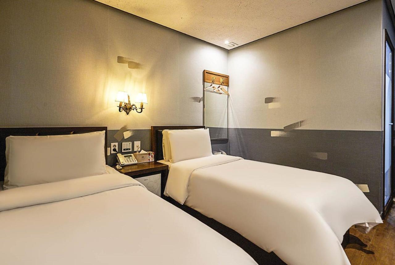 Budget Twin Room,983638675:JPEG