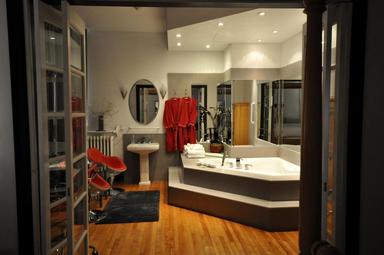 King Suite with Spa Bath