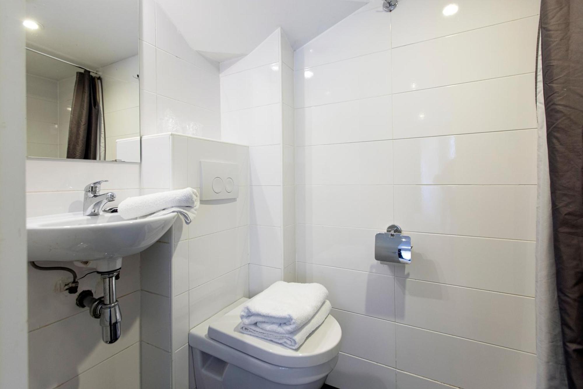 Twin Room Private Bathroom