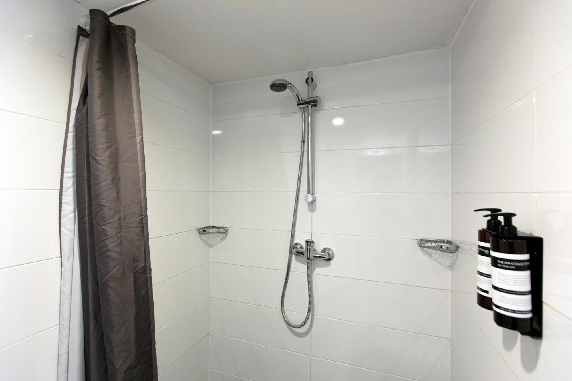 Twin Room Private Bathroom