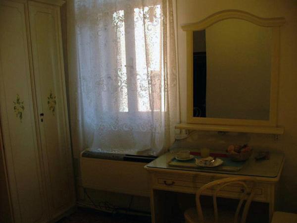 Double/Twin Room with Shared Bathroom