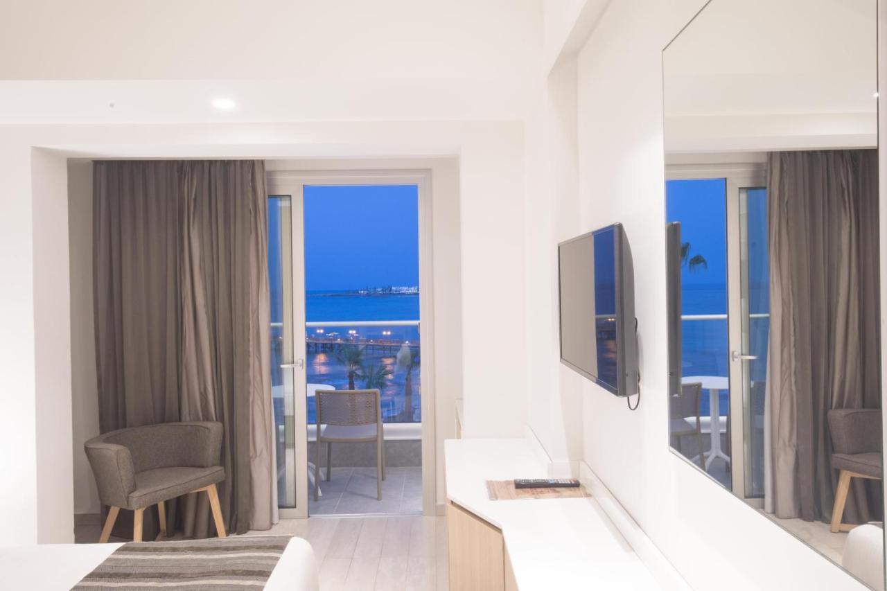 Double or Twin Room Sea View