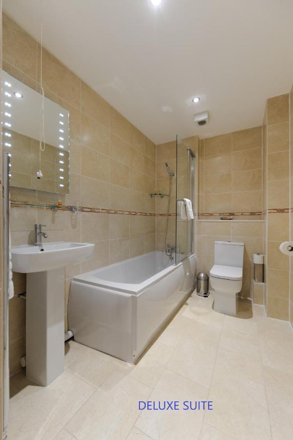 Deluxe Family Suite (4 Adults + 2 Children),1028059624:JPEG