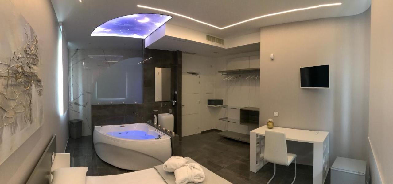 King Room Spa Bath,1032428522:JPEG