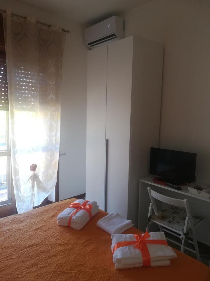 Double or Twin Room Private External Bathroom