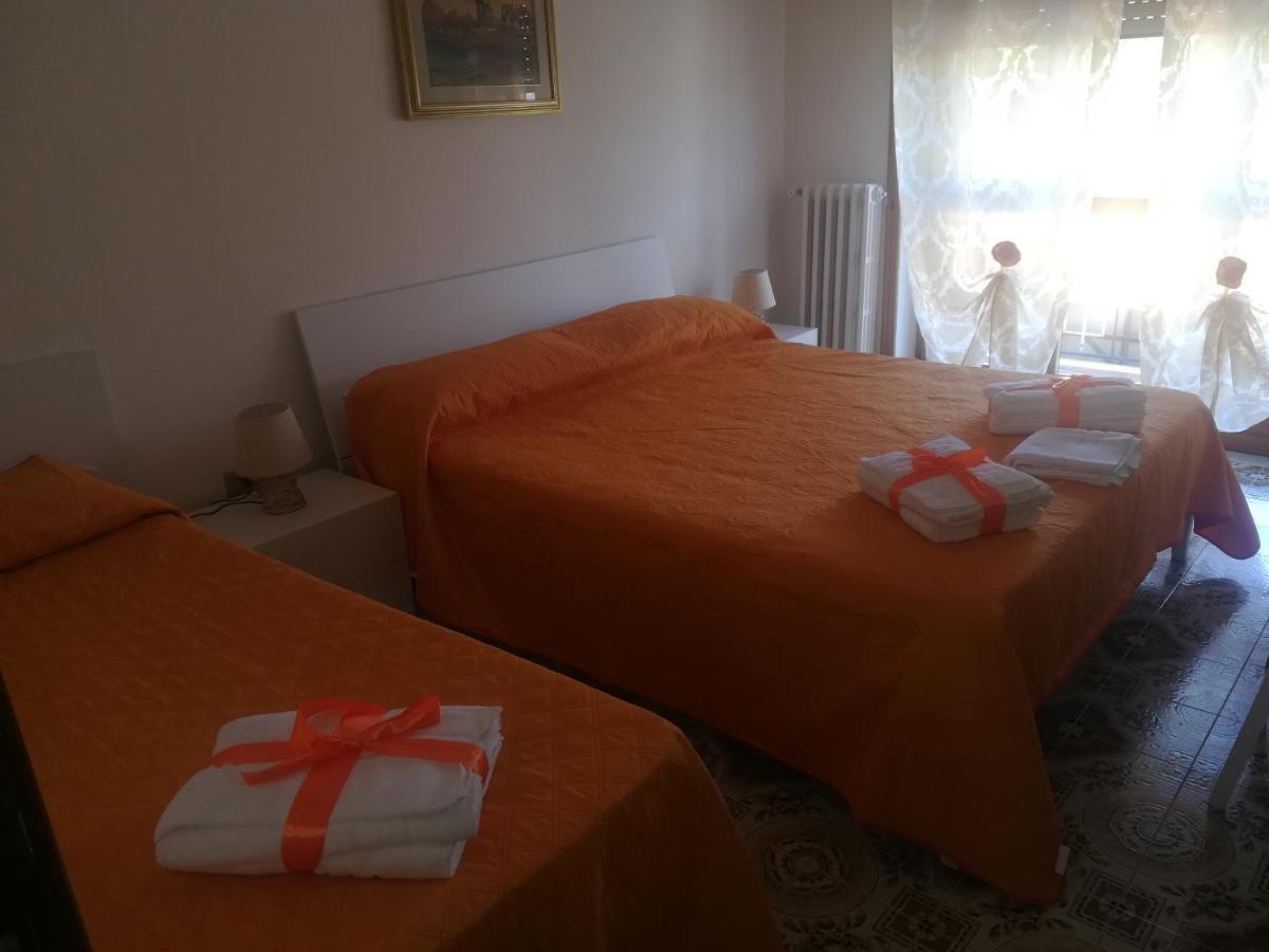 Double or Twin Room Private External Bathroom