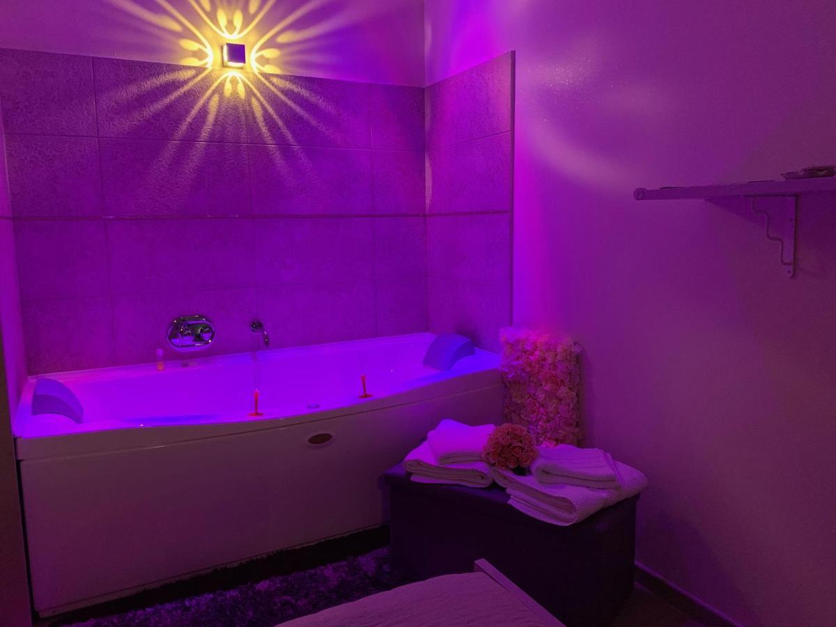 Deluxe Double Room Bath