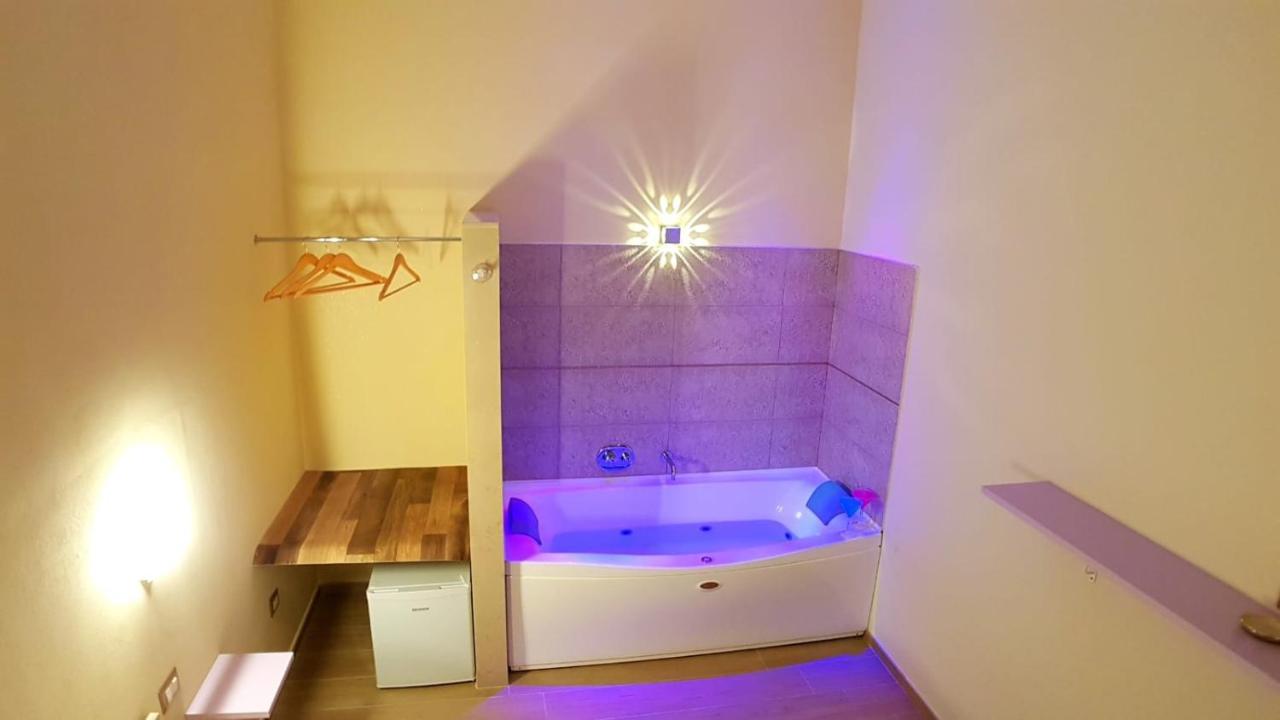 Deluxe Double Room Bath