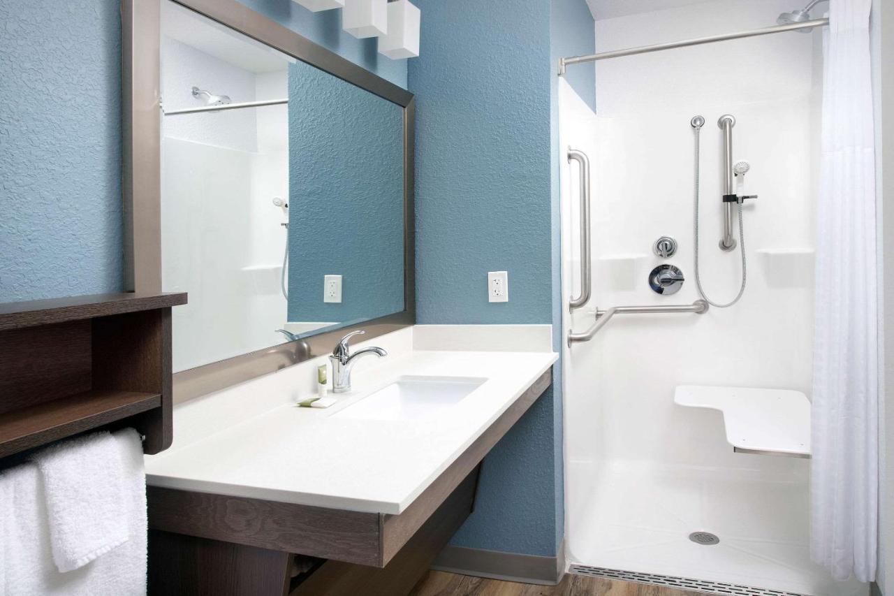Queen Room  with Roll-In Shower - Disability Access/Non-Smoking,1037827381:JPEG