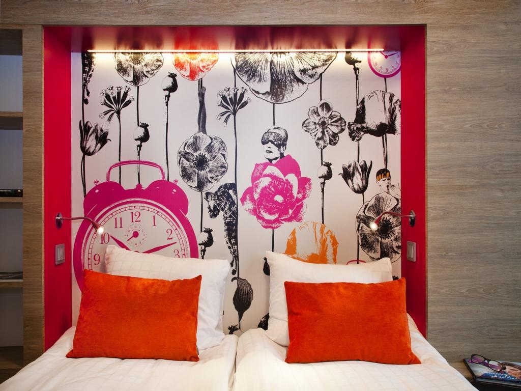 Stylish Double Room,104751881:JPEG