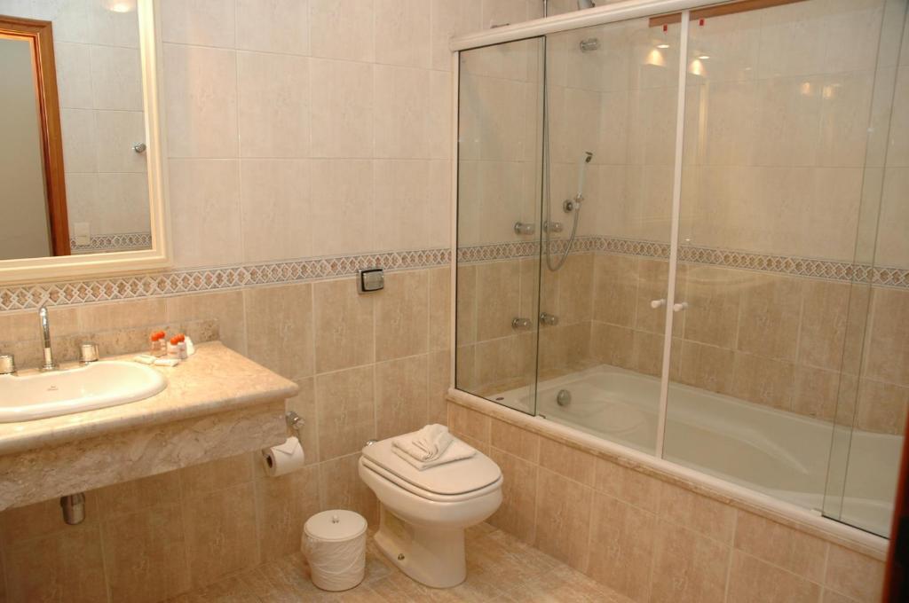 Deluxe Double Room Bath,11793533:JPEG
