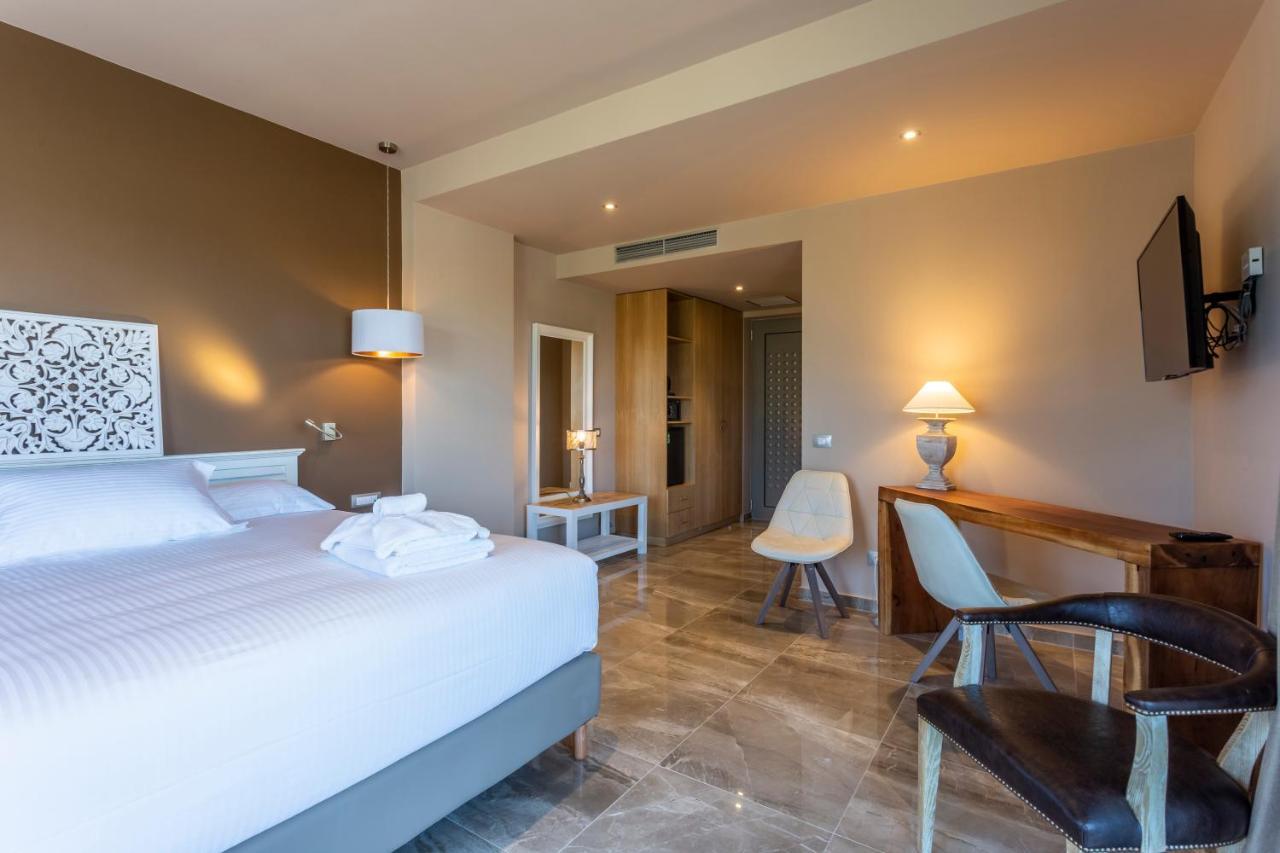 Deluxe Double or Twin Room Garden View