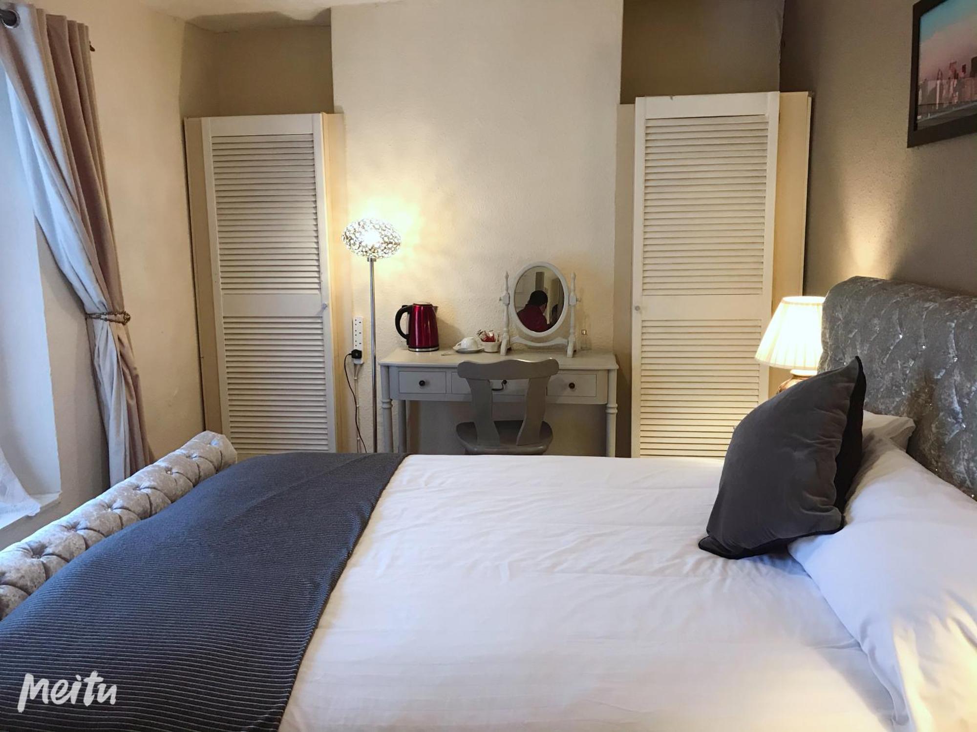 Double Room Private Bathroom