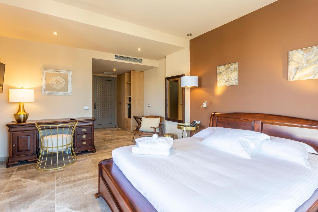 Deluxe Double or Twin Room Garden View