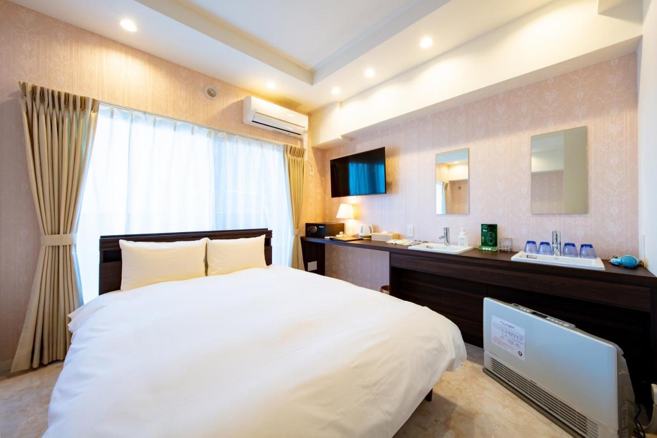 Economy Triple Room French Elegant