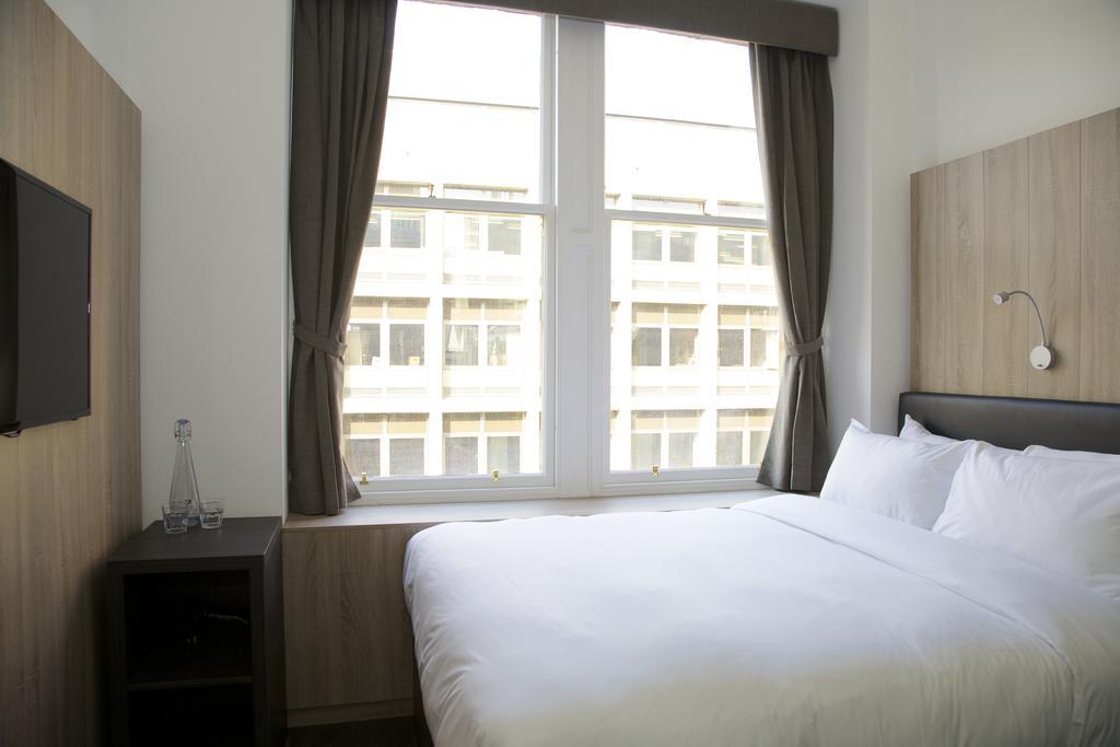 Queen Room,109379508:JPEG