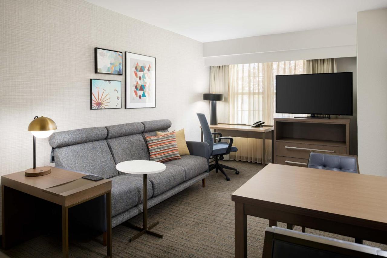 One Bedroom Suite 1 King Bed & Sofa Bed Full Kitchen Shower,1357466726:JPEG