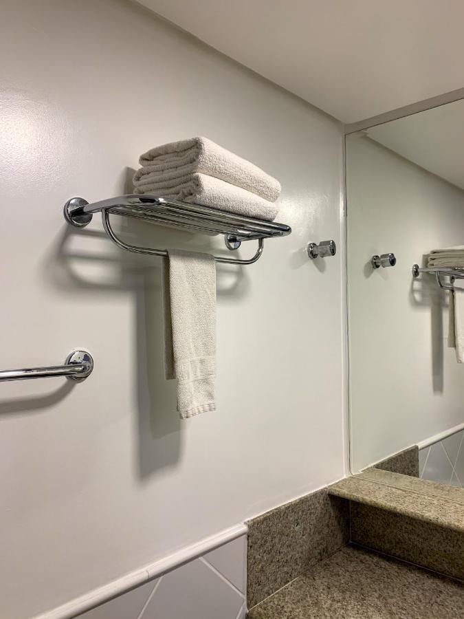 Suite,1418766354:JPEG