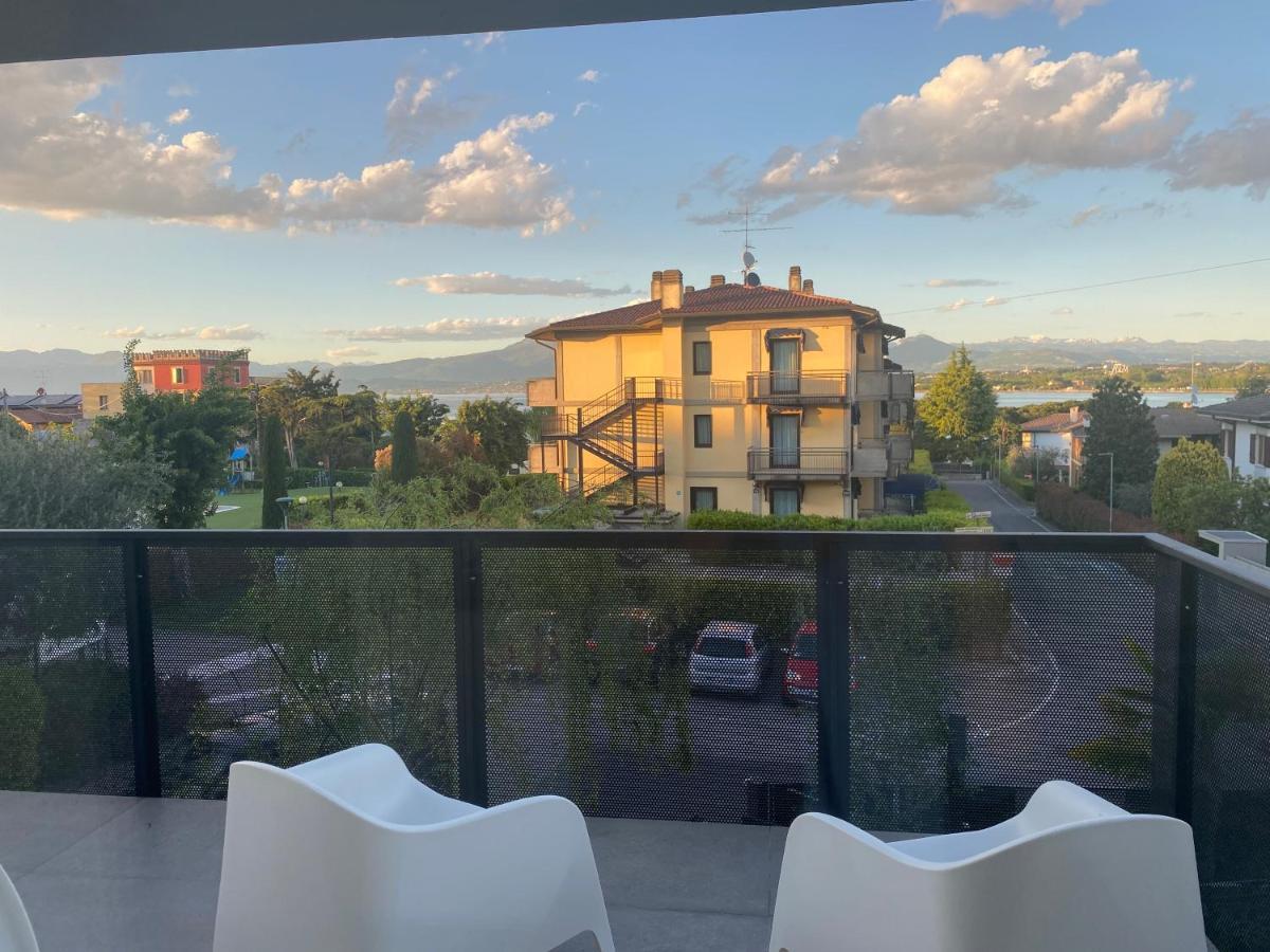 Deluxe Double Room Spa Bath Partial Lake View,1111439337:JPEG