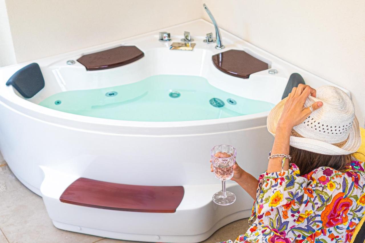 King Room Spa Bath