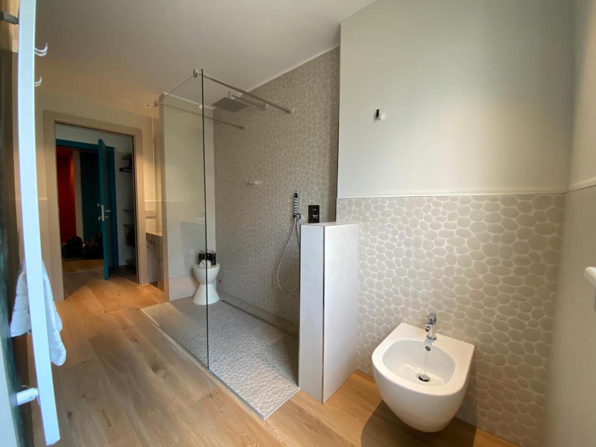 Deluxe Double Room Balcony Partial Lake View