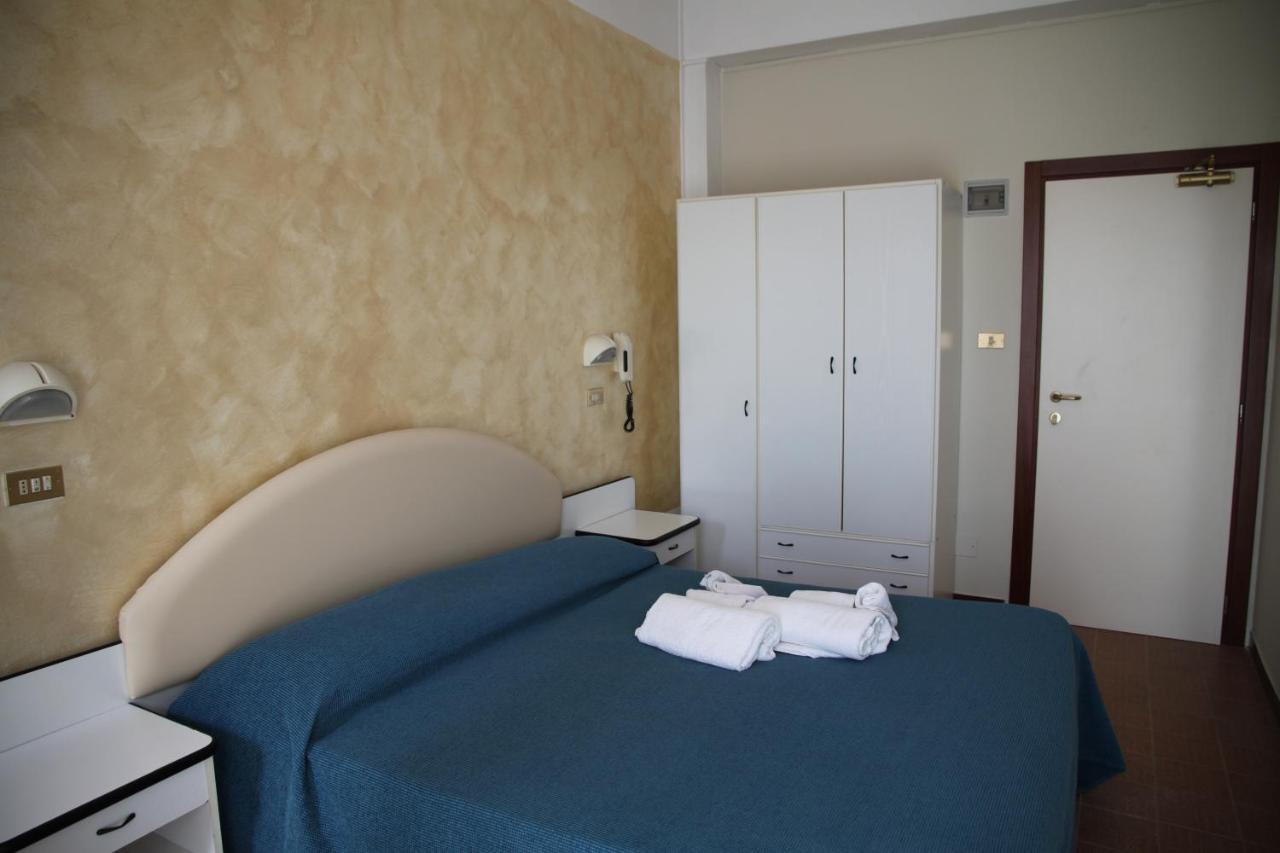 Standard Double Room,1112580480:JPEG