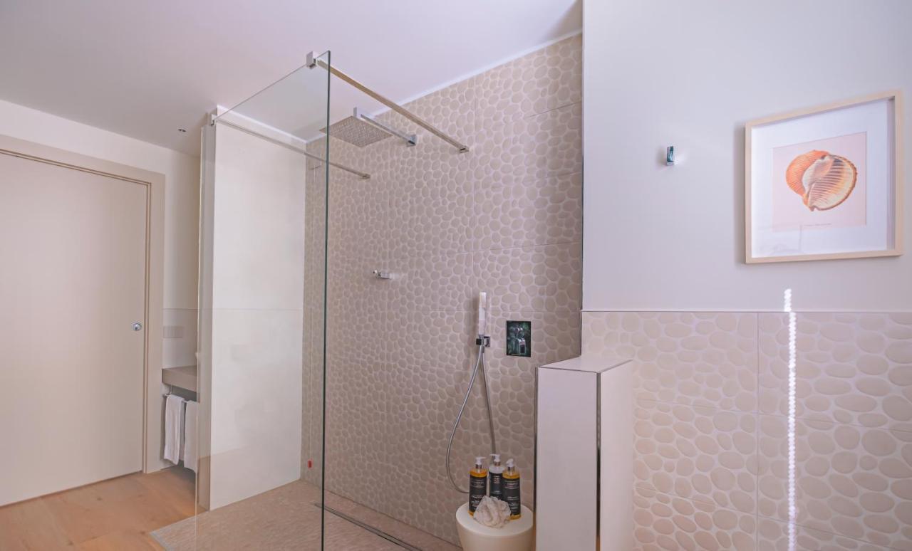 Deluxe Double Room Balcony Partial Lake View