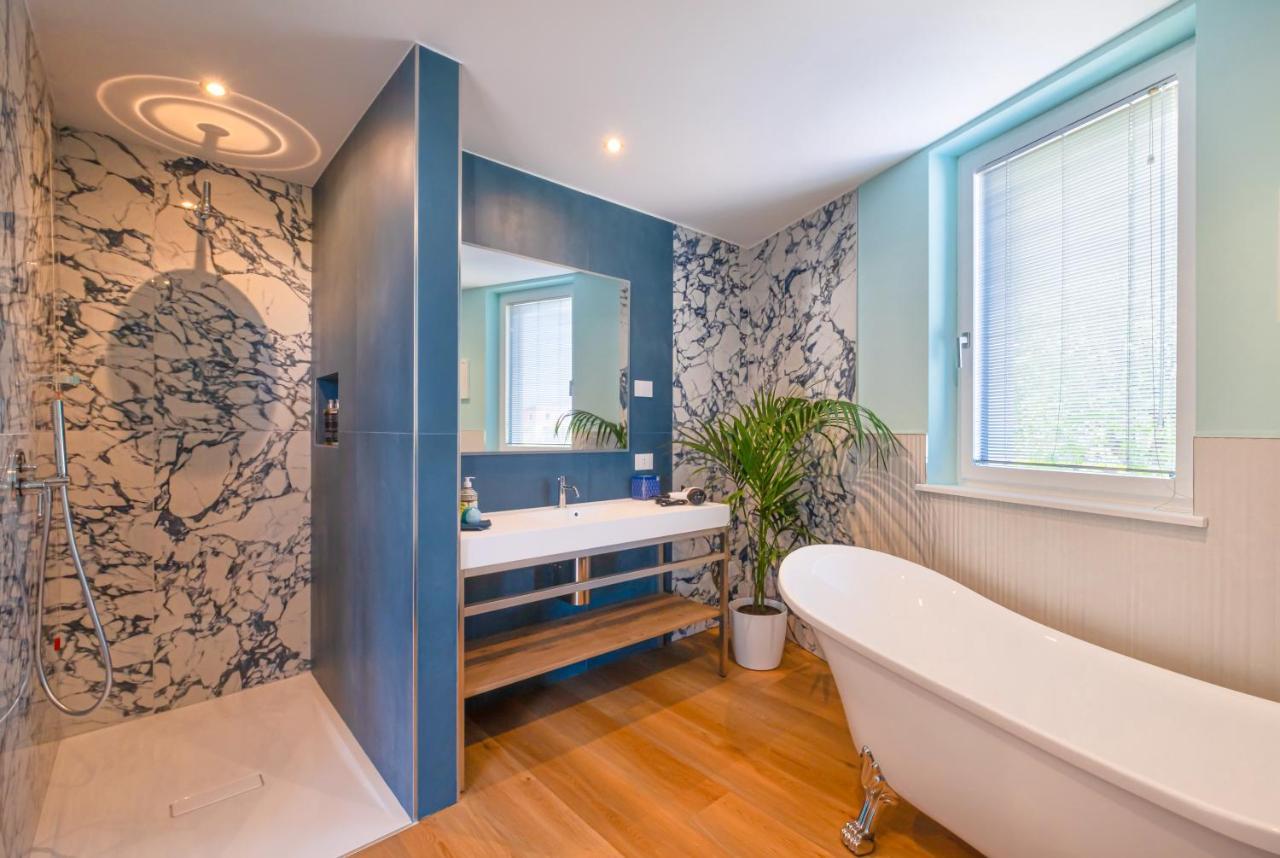 Deluxe Double Room Spa Bath Partial Lake View