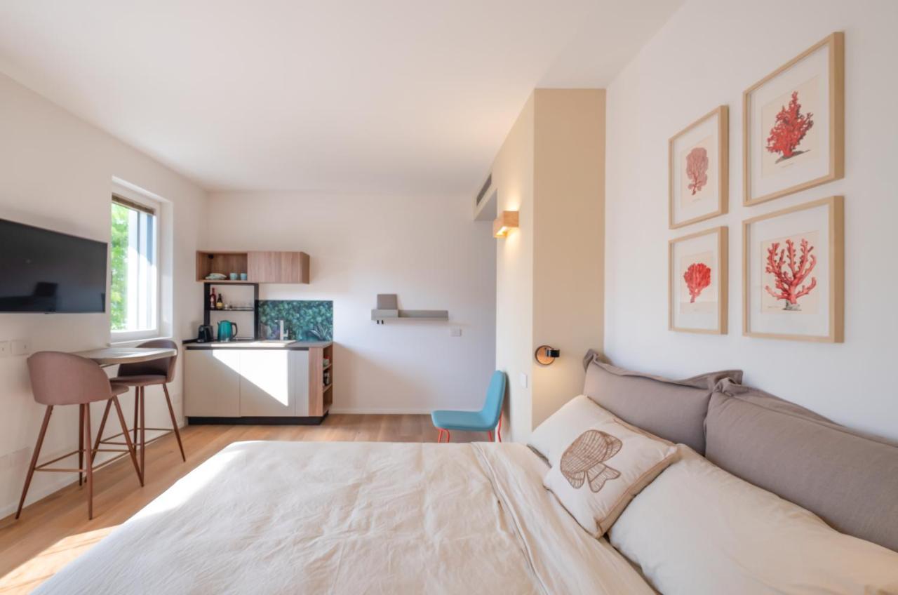 Deluxe Double Room Balcony Partial Lake View