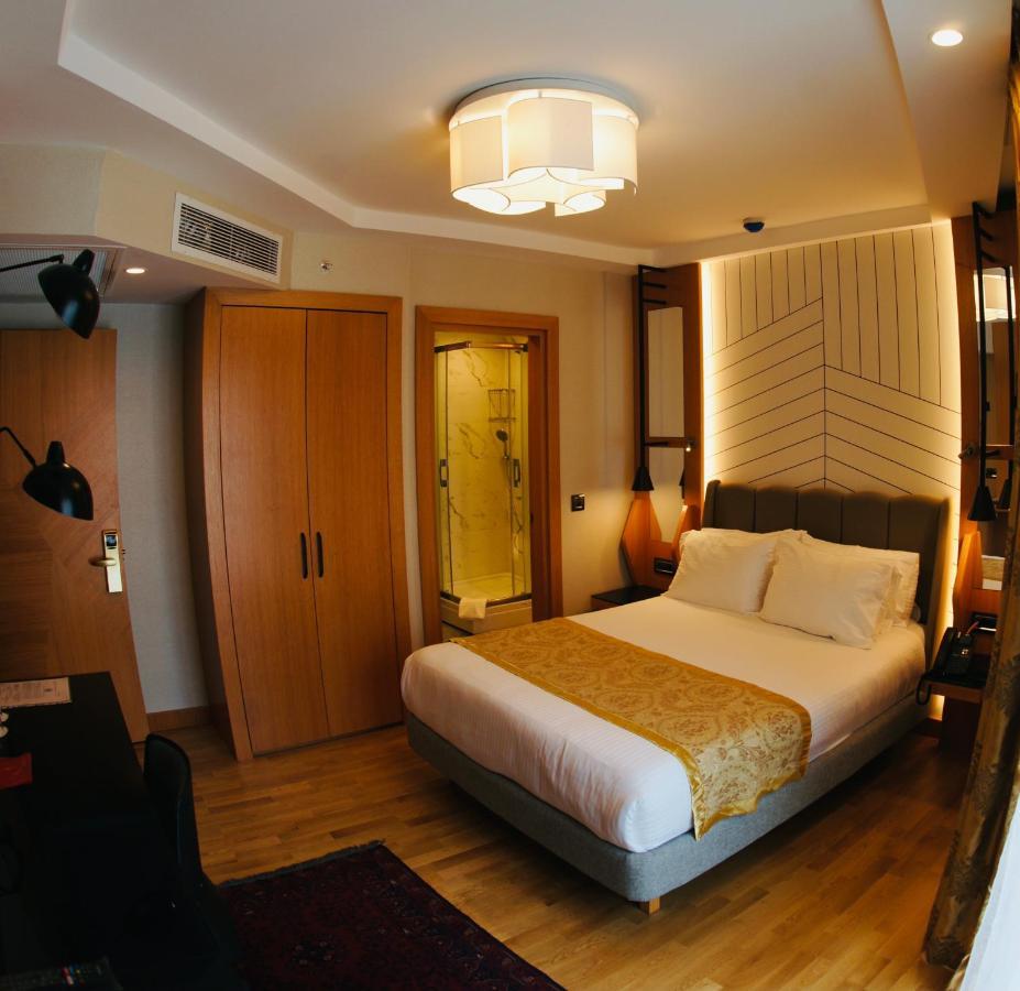 Double or Twin Room One Way Airport Transfer,1114693872:JPEG