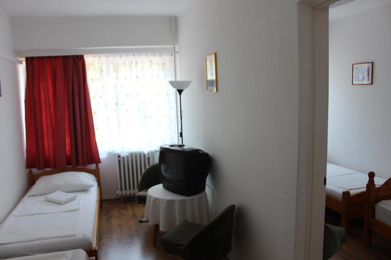 King Room with Roll-In Shower - Disability Access,1697851065:JPEG