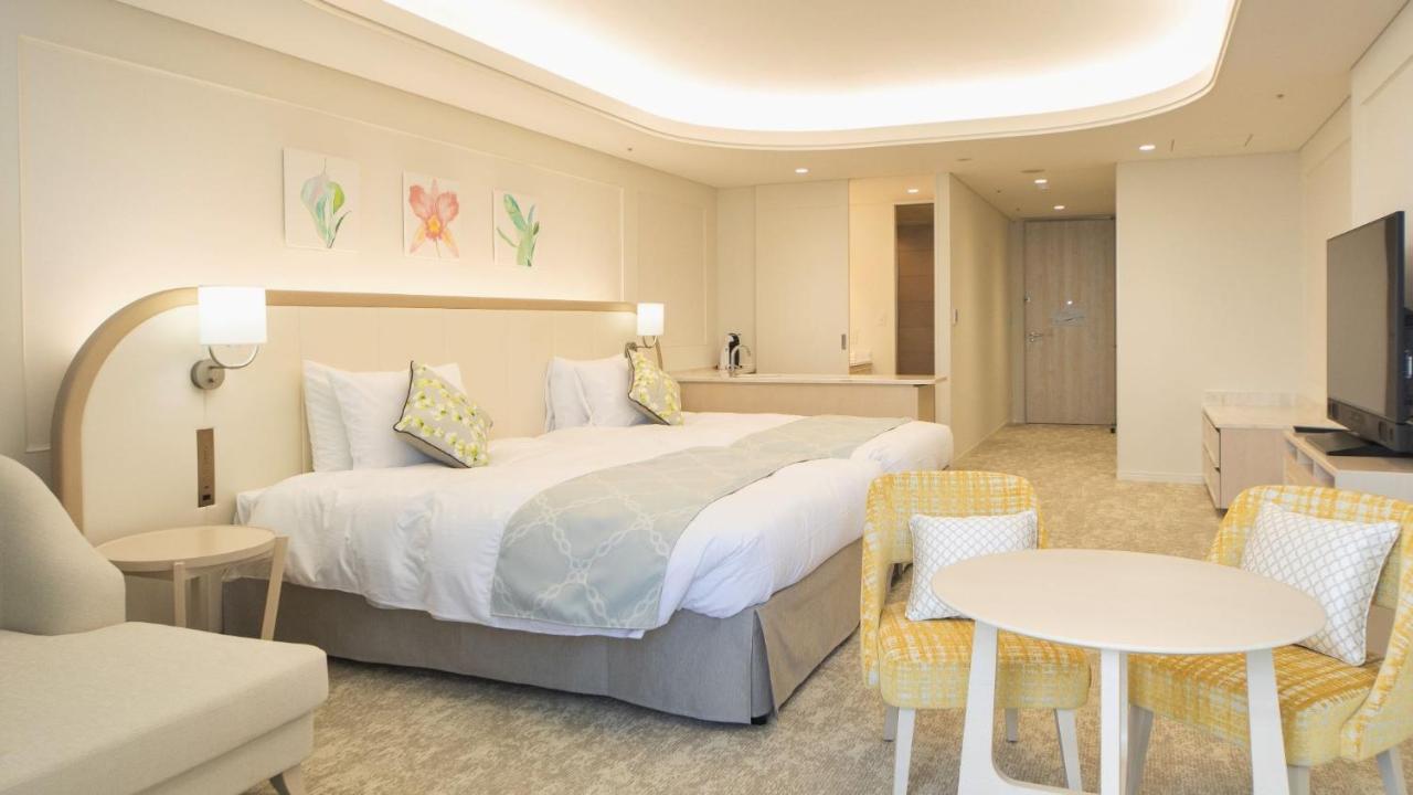 Deluxe Twin Room Sea View East Building