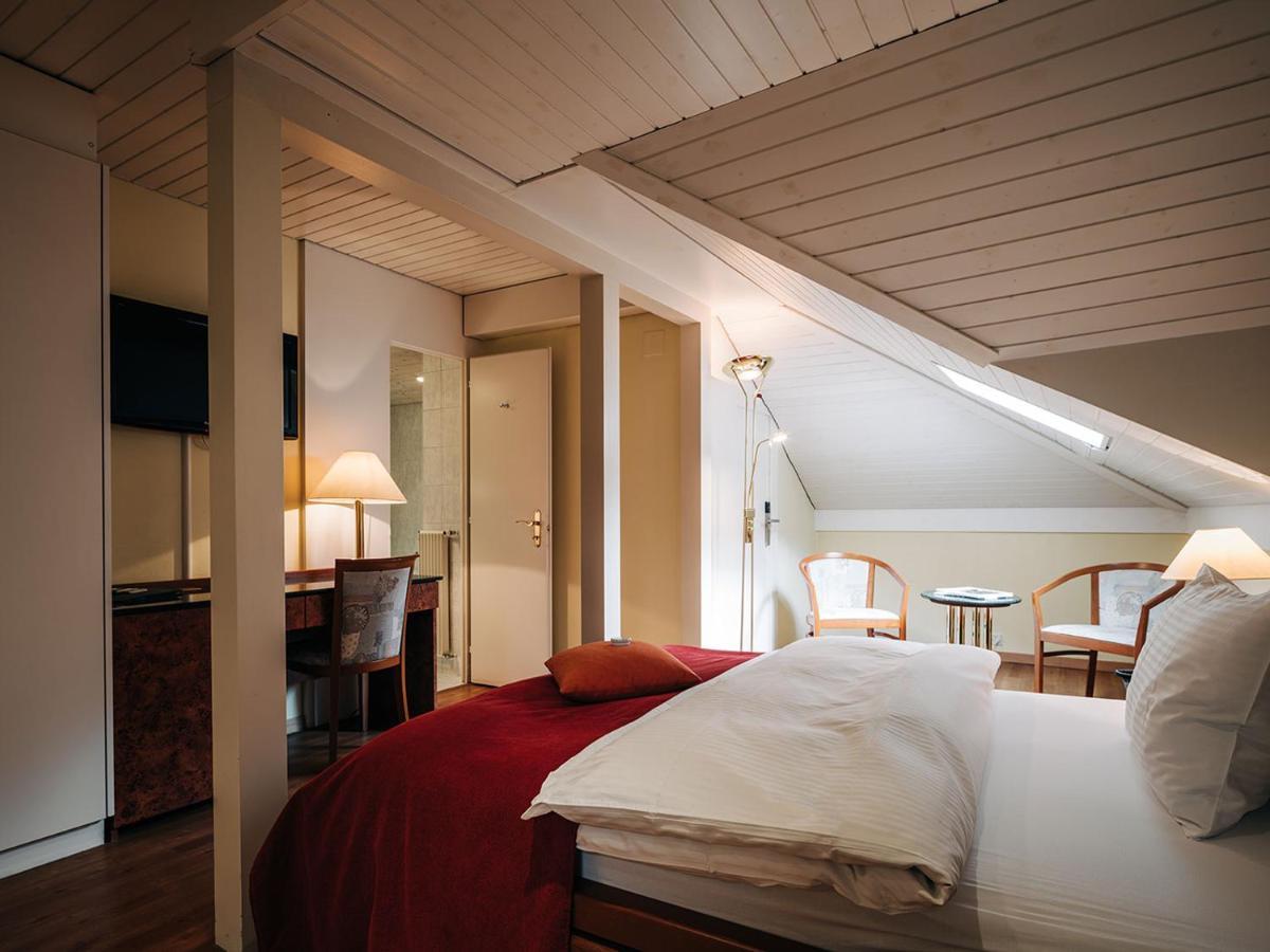 Simple Single Room,1144866305:JPEG