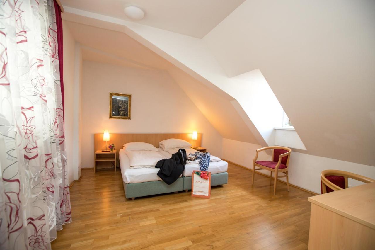 Deluxe Double or Twin Room,1633734295:JPEG