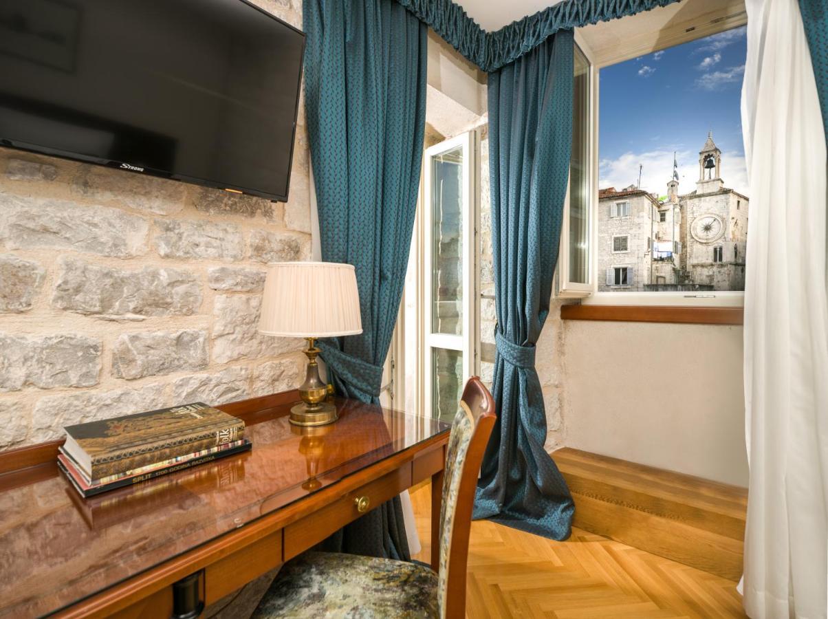 Deluxe Double Room with Balcony,1165446663:JPEG