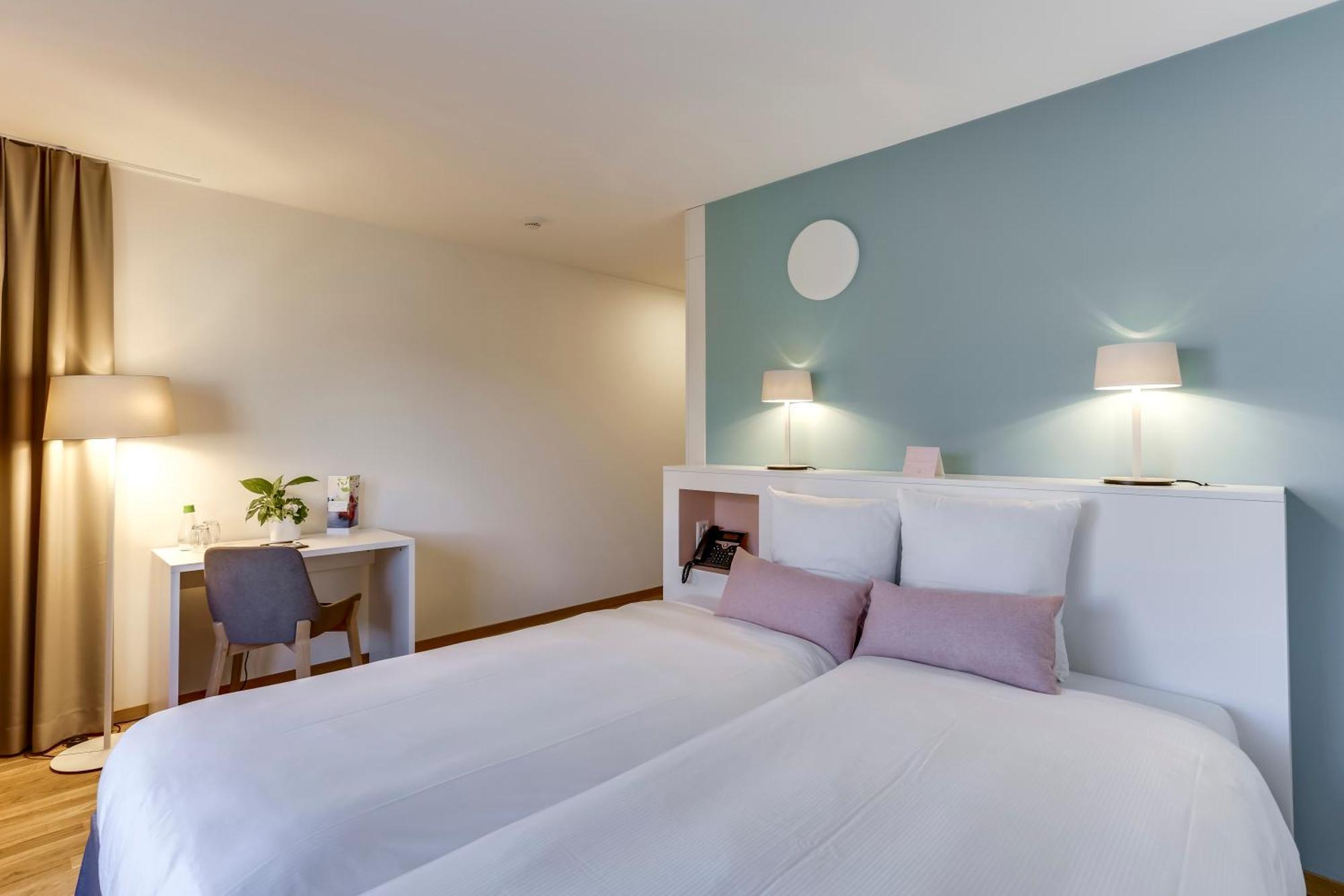 Double or Twin Room,636380142:JPEG