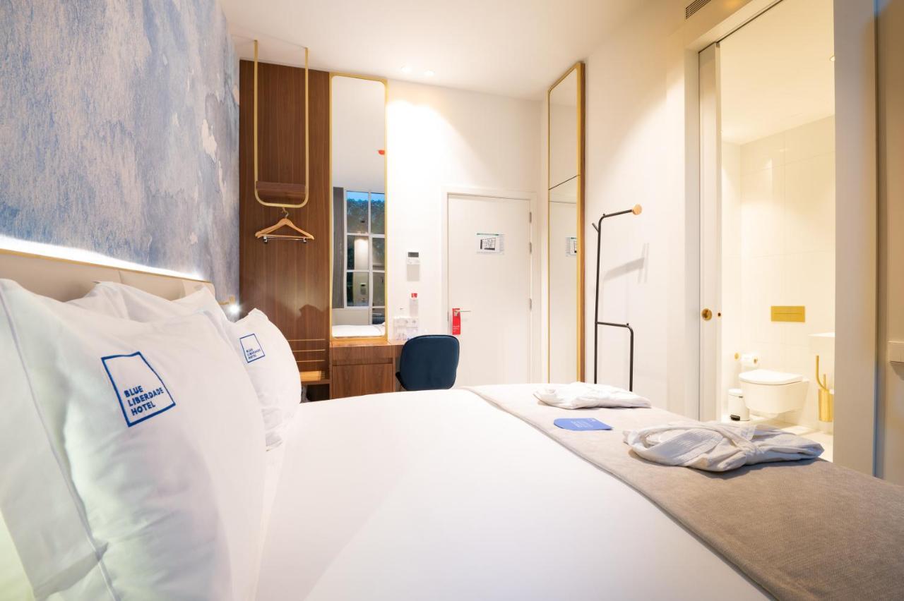 Classic Double or Twin Room Interior View,1186381216:JPEG