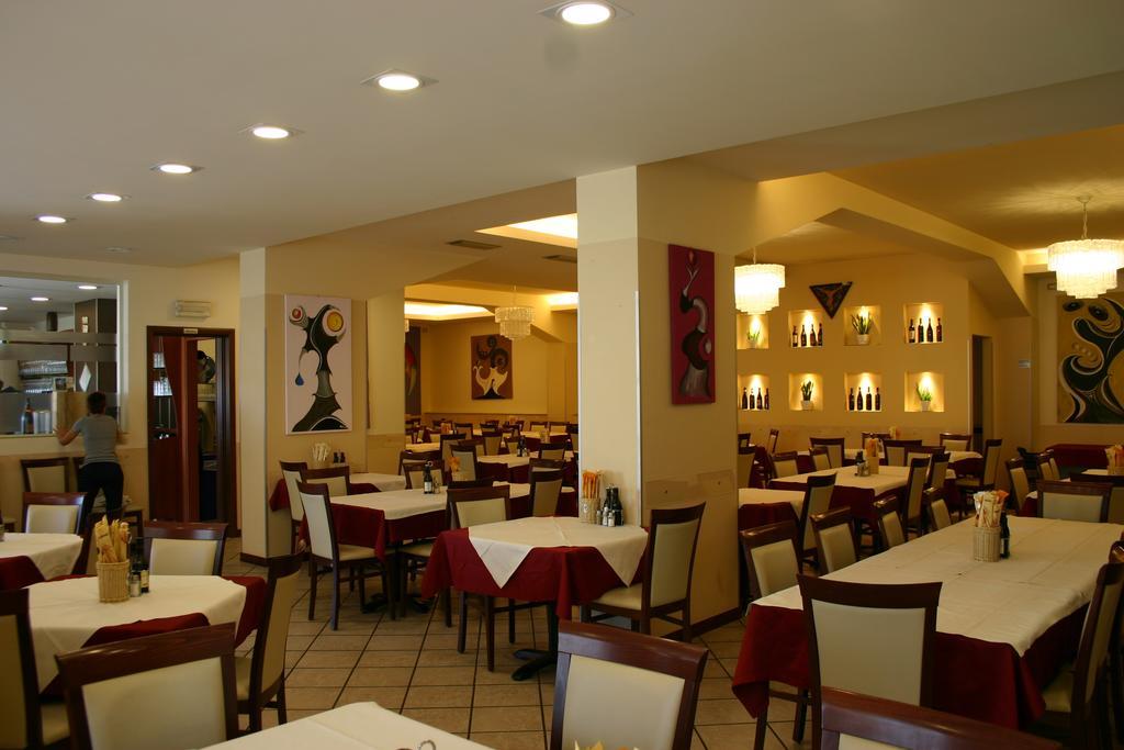 Standard Double or Twin Room,118943950:JPEG