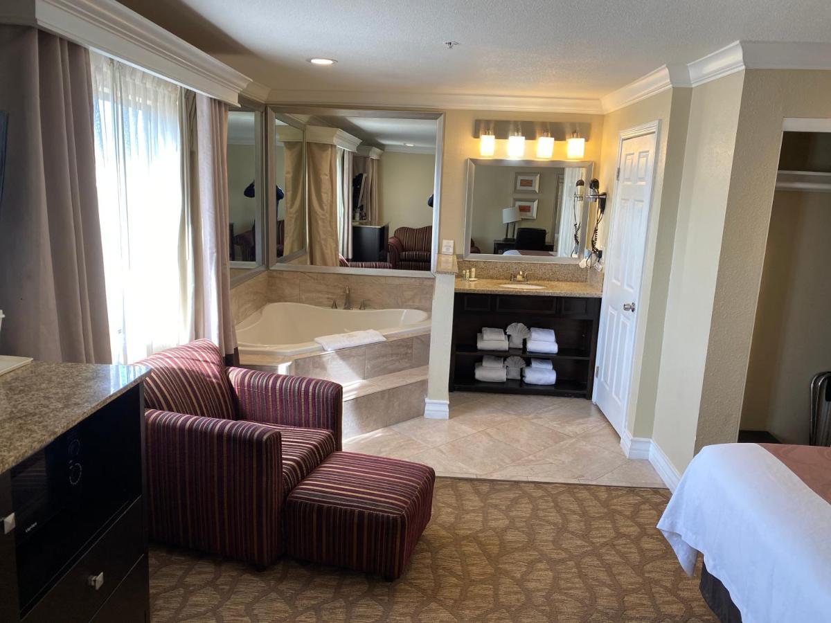 Superior Room 1 King Bed Room Whirlpool Non Smoking,1280267692:JPEG
