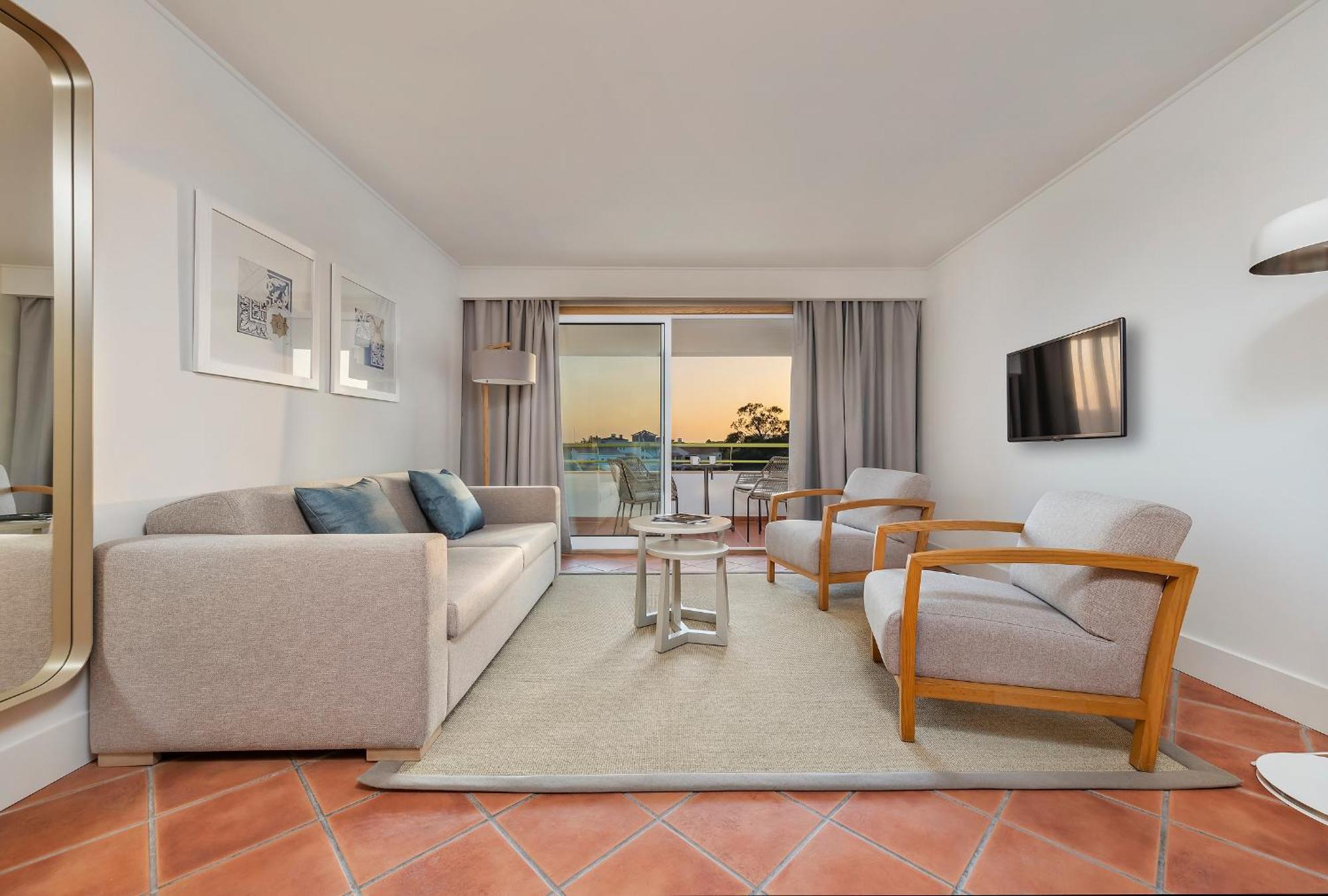 Standard Two-Bedroom Apartment,1072253299:JPEG