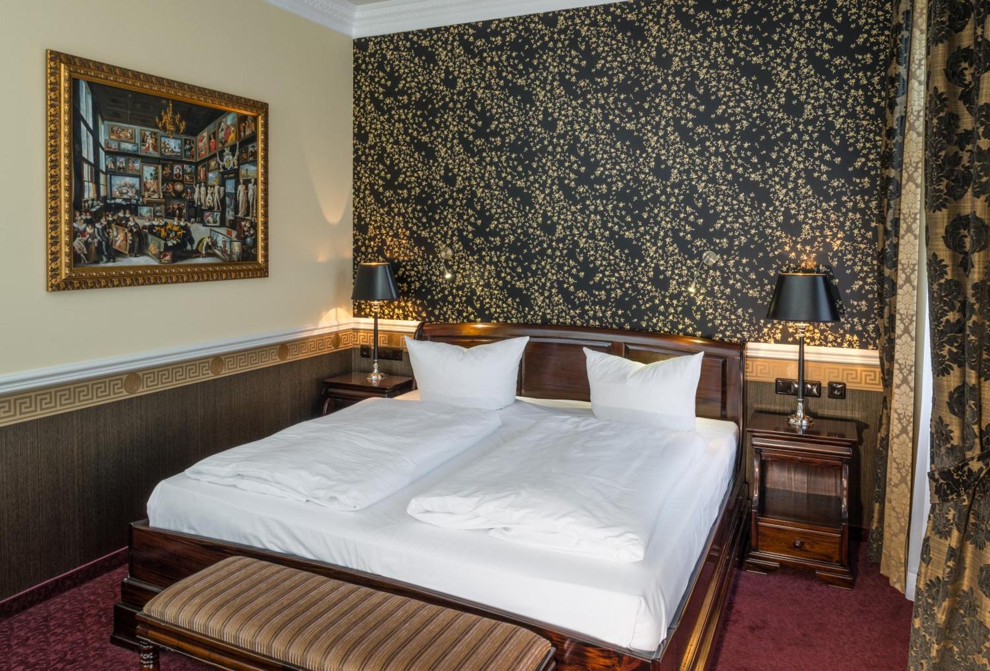 Premium Plus Double or Twin Room,109233174:JPEG