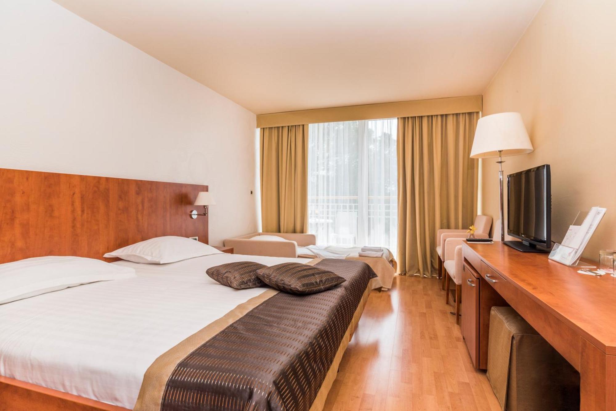 Classic Room Balcony Extra Bed Park Side