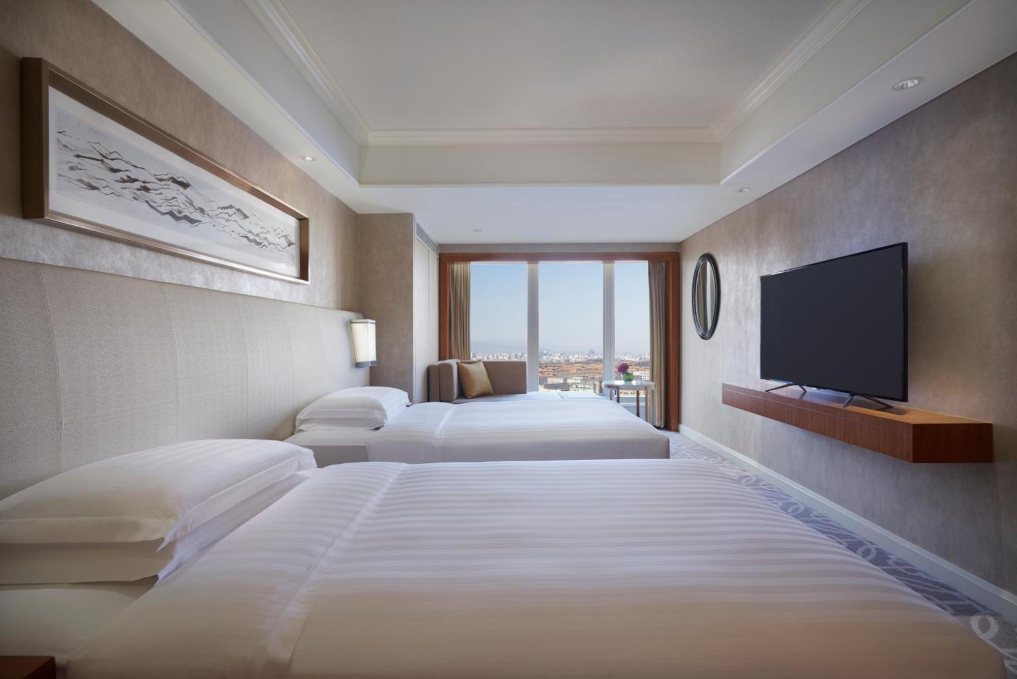 Two-Bedroom Family Suite One King Bed Two Twin Beds,1103247357:JPEG