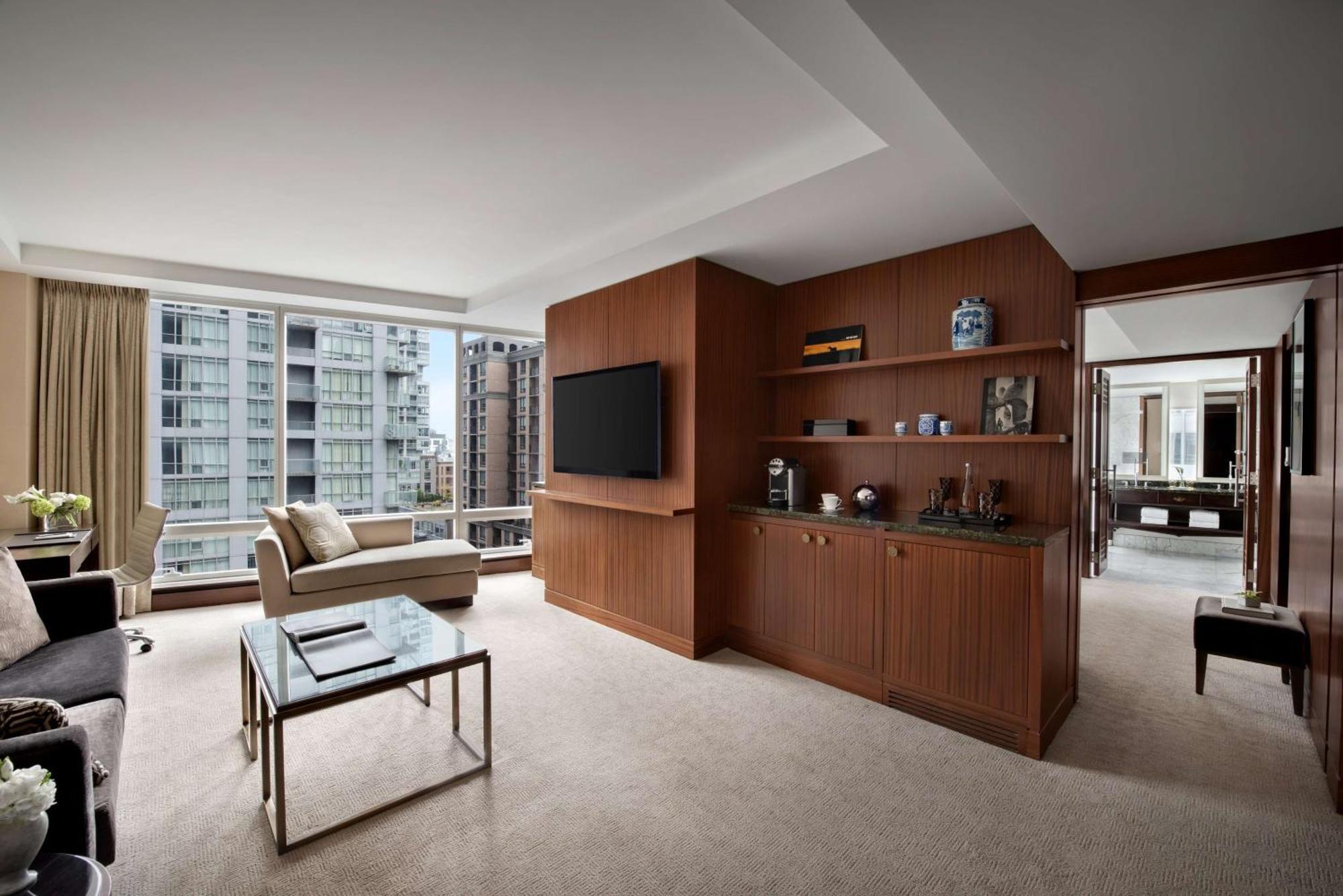 Deluxe One-Bedroom Suite,1212784585:JPEG