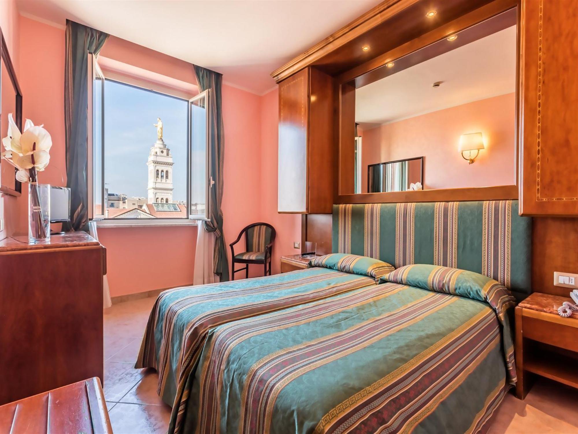 Standard Double or Twin Room,692448435:JPEG