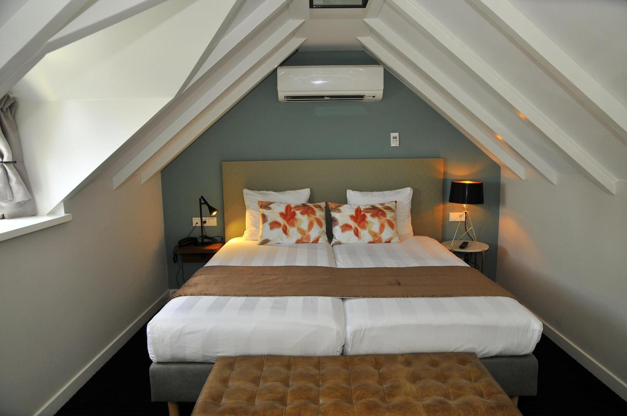 Suite Two Single Beds Sofa Bed,1448366662:JPEG
