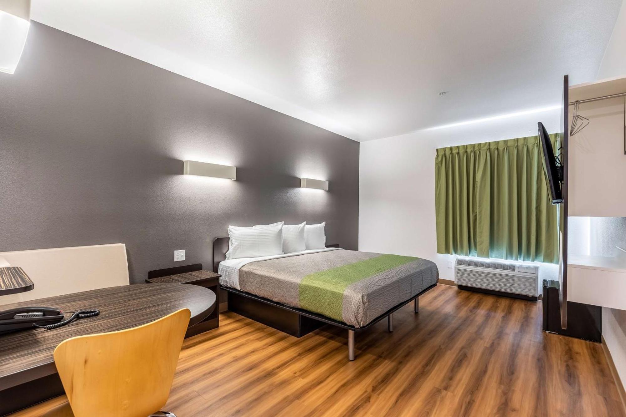 1 KING BED | MOBILITY ACCESSIBLE | RI SHWR | MINI FRIDGE | NON-SMOKING |