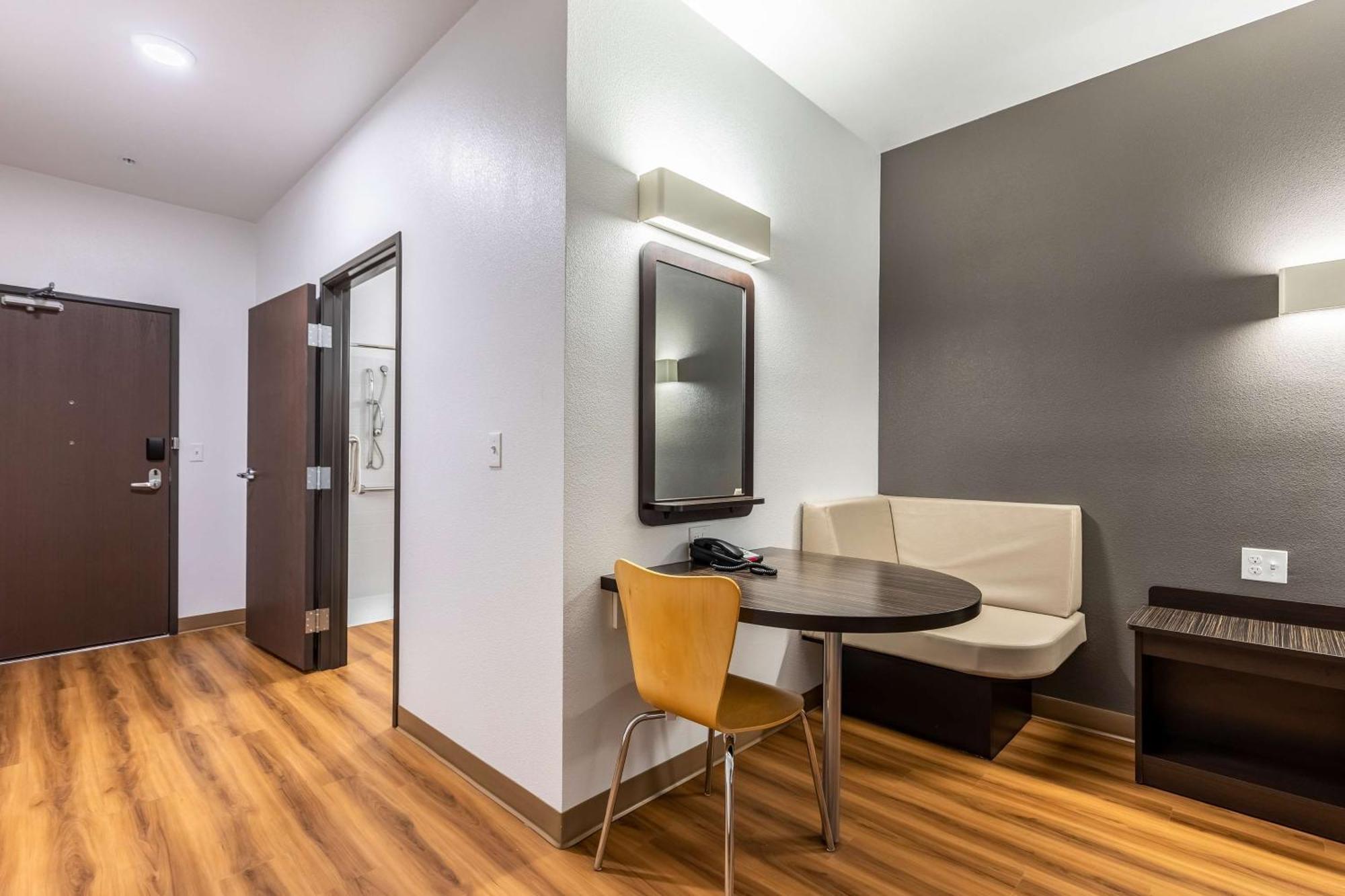 1 KING BED | MOBILITY ACCESSIBLE | RI SHWR | MINI FRIDGE | NON-SMOKING |