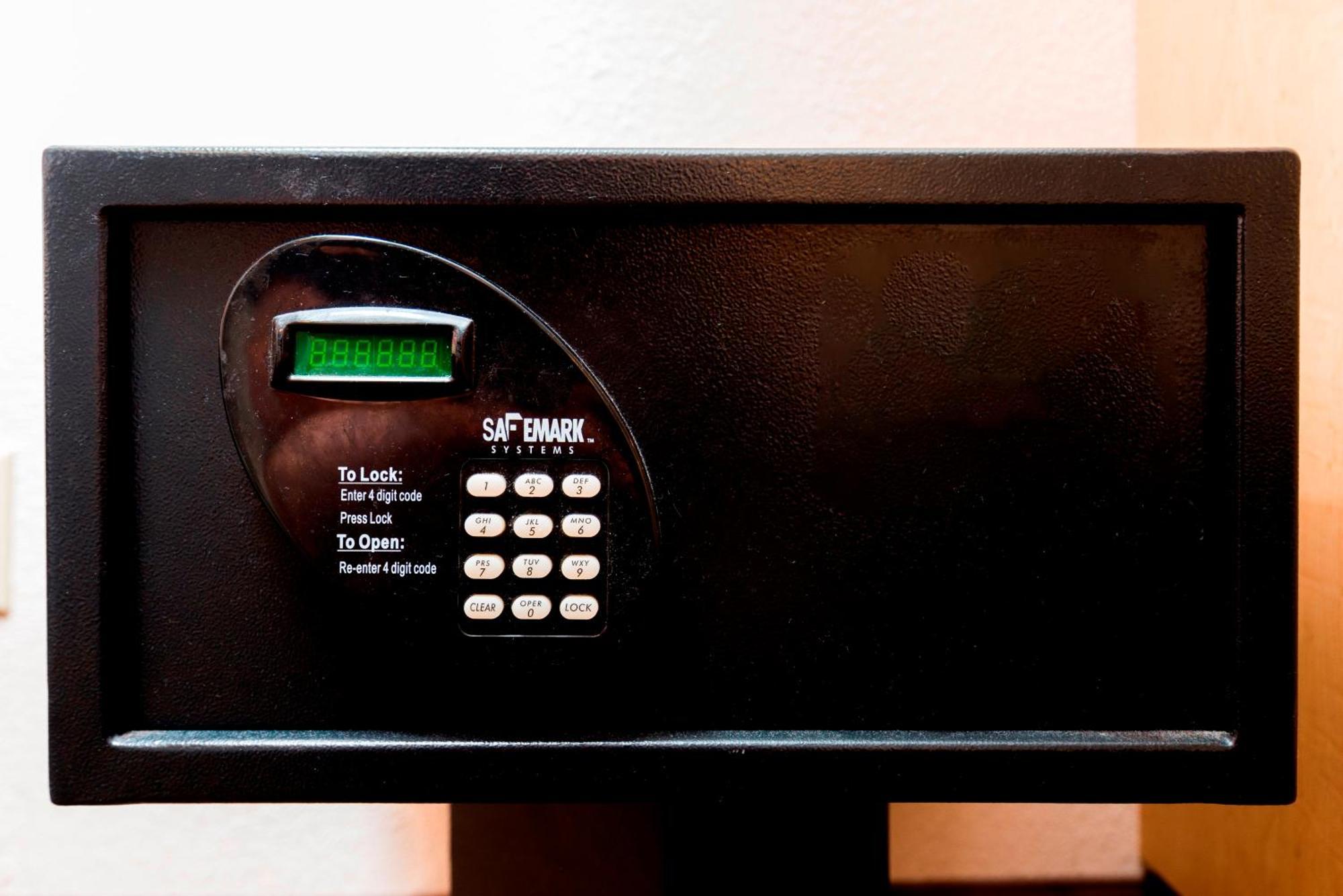 Superior King Room Disability Access Roll-In Shower Smoke Free,1280707591:JPEG